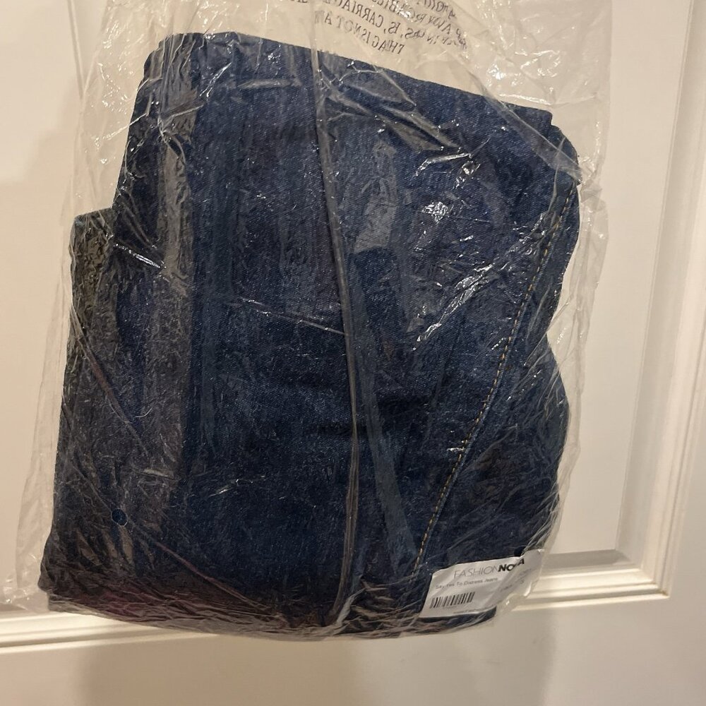 Distressed Jeans - Picture 10 of 11